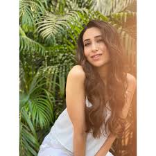 Aashu beauty parlour and institute is founded by one of the most eminent faces of fashion industry mr. 6 Beauty Secrets We Learned From Karisma Kapoor