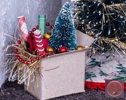 Miniature Christmas Decoration Box Red Gold Dollhouse Etsy Miniature Christmas Christmas Bookshelf Christmas Decorations
