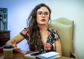 Camila vallejo, 23, chile revolution leader. Camila Vallejo Y 40 Horas Es Una Politica Que Ayudara A La Generacion De Empleo Diario Y Radio U Chile