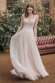 Oggi andremo a visitare i diversi atelier osservando da vicino le proposte che per gli abiti da spo. Brautkleid Von Fara Sposa Abiti Da Sposa Sposo Vintage Abiti Da Sposa Vintage