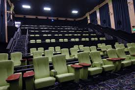 The Ovation Club At Grand Boulevard S Boulevard 10 Cinema Movie Theater Is A Full Service Dining Theater A Amc Theatres Cinema Movie Theater About Time Movie