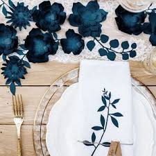 Tischdeko mit eukalyptus und schleierkraut. Hochzeitsdekoration Selber Machen In 5 Schritten Zur Perfekten Hochzeitsdeko Weddix