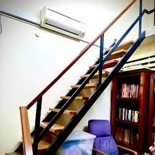 Projek rumah dari bar dengan loteng menjadi lebih dan lebih popular setiap hari, di kalangan peminat untuk berehat di luar bandar, dan di antara mereka yang bermimpi di kediaman mereka sendiri. Tangga Loteng Kombinasi Kayu Renovation Rumah Murah Facebook