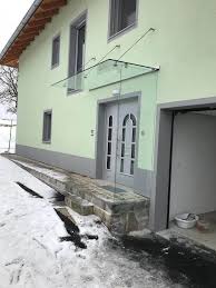 Vordach Und Windfang Mit Glas Individuell Gestaltet Und Nach Mass Gefertigt Vordach Dach Vordach Hauseingang