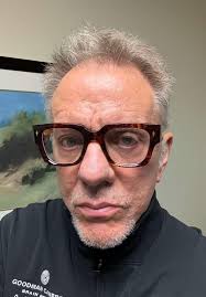 Can you wear the Oculus outside while using it?