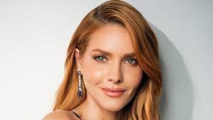 Saiba tudo sobre: Monique Alfradique