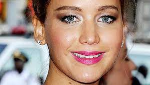 But when you have an eye shape that you don't see as often in the movies and on your instagram feed, it can be difficult to figure out how to apply your eye makeup so that you feel fierce af. Three Makeup Tricks For Women With Hooded Eyes