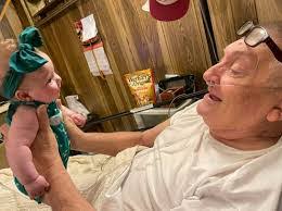 Dessie Moore's Instagram, Twitter & Facebook