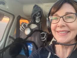 Happy Halloween from these pilots, stewardesses, and steward 👨🏻‍✈️ Hope  yours is safe and fun 🎃 #happyhalloween #funhalloween #halloweendays  #familysressup #happydays #reallife