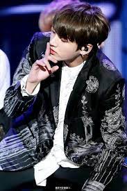 The maknae was unfazed by the injury, … Bts Jungkook Blood Sweat And Tears K Pop Amino