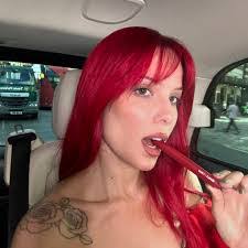 Bethany Bain's Instagram, Twitter & Facebook