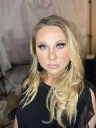 aapichi zhoomiingwenin gwa always keep smiling maaanoo nka  aapichiingweshkaa let your face freeze (with a smile) I couldn't come up  with a translated word for "aapichiingweshkaa" ,, but this word says. that ,