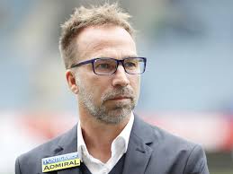 Der sportklub sturm graz (durch ein sponsoring offiziell sportklub puntigamer sturm graz), kurz sk sturm graz oder einfach nur sturm graz, ist ein fußballverein aus der steirischen landeshauptstadt graz. Bundesliga News Sturm Graz Trennt Sich Von Trainer Roman Mahlich