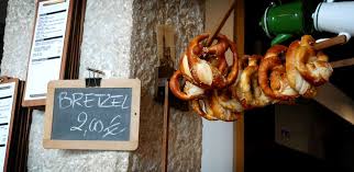 Stamtich Nouvelle Adresse A Lyon Cafe Bretzels Maison Flammenkushe Et Lieu Decore Avec Gout Deco Resto Bretzel Maison Lyon Et Drome Provencale