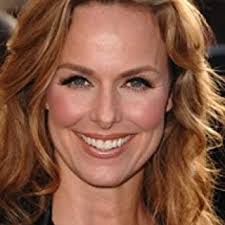 The red sandals of Jacqueline Carlyle (Melora Hardin) in The bold  type-S01E01