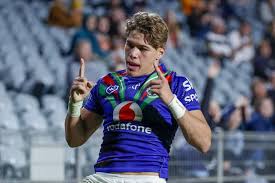 Warriors prodigy reece walsh says he's ready and waiting for his nrl debut which could come as soon as this sunday against melbourne. Nathan Brown Cools Reece Walsh State Of Origin Talk As Queensland Legends Back Shock Call Up Stuff Co Nz