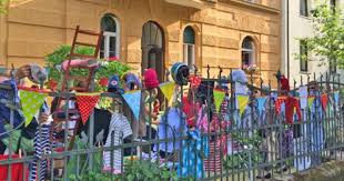 Feilschen Unter Nachbarn Das Sind Die Hofflohmarkt Termine 2016 In Koln Flohmarkt Hof Einkaufen