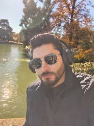 Alguna recomendación sobre datos para el celular? Voy de México(at&t) a  Madrid y Paris 12 días. Me salen ads de Hola Fly pero no sé si es buena