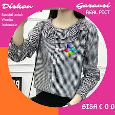 Kolom komentar pun dibanjiri pujian, termasuk pesinetron valerie tifanka yang memberikan emoji hati. Harga Baju Wanita Remaja Kekinian Atasan Terbaru Juli 2021 Biggo Indonesia