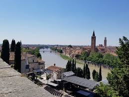 Il teatro romano di verona è un teatro all'aperto costruito nel i secolo a.c. Une Vue Sur La Riviere Fleuve Adige Picture Of Museo Archeologico Al Teatro Romano Verona Tripadvisor