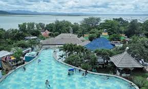 Selain menawarkan panorama alam yang indah, di lokasi waduk ini juga sudah tersedia beraneka macam wahana wisata mulai dari spot pemancingan hingga taman bermain. 10 Gambar Waduk Gajah Mungkur Wonogiri Harga Tiket Masuk Asal Usul Sejarah Misteri Jebol Meluap Jejakpiknik Com