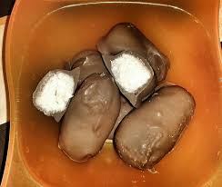 Deliziosi dolcetti sfiziosi ideali per ogni occasione, inoltre il cocco è un frutto ricco di potassio, ideale per reintegrare i sali minerali persi durante le giornate calde. Bounty Bimby Dolcetti Al Cioccolato E Cocco Ricette Bimby Tm31 Tm5