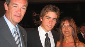 Motosierra asesina: podaba un árbol y murió desangrado al arrancarse su  propia pierna