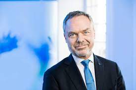 Nyamko sabuni är sedan 28 juni 2019 partiledare för liberalerna, sveriges liberala parti. Liberalernas Partiledare Jan Bjorklund Stockholm