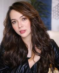 Andreea Munteanu's pink hair photo