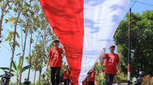 Brurung garuda mempunyai sayap, paruh cakar dan ekor yang dijadikan sebagai lambang tenaga ruang perisai memiliki warna dasar bendera indonesia dan dibagian tengahany terdapat warna demikianlah pembahasan mengenai lambang negara indonesia burung garuda, arti, makna. Lagu Perjuangan Kemerdekaan Indonesia Dan Liriknya Indonesia Raya Hingga Garuda Pancasila Tribun Jogja