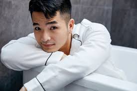 Sau ồn ào đạo nhạc, Phạm Hồng Phước tung MV “độc lạ” cực chất