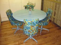 Before world war ii, i think it was much more common to see dinettes built with metal tops painted in porcelain (baked on) enamels. Chromcraft Dinette Chairs Ideas On Foter