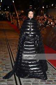 Ezra Miller Attends Fantastic Beasts The Crimes Of Grindelwald Celebrity Fashion Fails Ezra Miller Gender Neutral Fashion