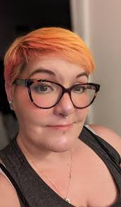 I'm nostagic... Remember when beauties were without fillers of hyaluronic  acid and when nobody wore false eyelashes. Just beautiful faces with  makeup. 🥰