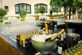 Las bodas en la playa son una de las preocupaciones de los familiares y amigos de los novios, la mayoría de las veces boda elegante en la playa: Una Boda Muy Especial En El Maresme Catering Barcelona Bodas Y Eventos 21 De Marzo Catering