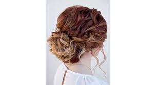 Coiffure cheveux mi long hiver. 30 Coiffures Pour Les Cheveux Boucles Marie France Magazine Feminin