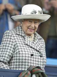 The Queen Attends Horse Show In Scotland Queen Elizabeth Queen Hat Elizabeth Ii