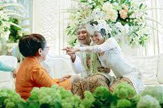 Foto prewedding ini tentu akan membuat undangan pernikahan semakin menarik. 58 Pernikahan Adat Sunda Sundanese Wedding Ideas Wedding Photo Indonesian Wedding