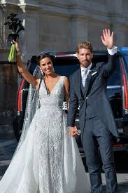 Bodas y sesiones de parejas. Los Mejores Y Peores Looks De La Boda De Pilar Rubio Y Sergio Ramos Encaje Para Trajes De Boda Vestidos De Novia Pilar Rubio