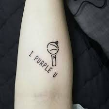 Tato simbol keberuntungan diambil dari berbagai jenis simbol dunia yang dipercaya mampu memberikan hoki dan keberuntungan bagi pemakainya. Pin Oleh Belatrix Di Bts Loml S Tato Kecil Pergelangan Tangan Tato Kecil Tato Henna