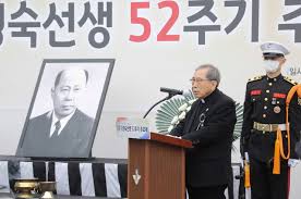 공개석상에서 김원웅 회장의 멱살을 잡은 독립유공자 후손의 징계 여부를 논의하기 위한 광복회 상벌위원회가 23일 결론을 내리지 못한 채 마무리됐다. í•¨ì„¸ì›… ê´'ë³µíšŒìž¥ ë©±ì‚´ìž¡ì´ ê´'ê¸° ì–´ë¦° ì¼íƒˆí–‰ìœ„ ë‰´ìŠ¤ ë™ì•„ë‹·ì»´