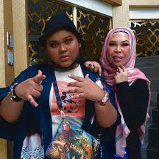 Listen to datin seri may ung | soundcloud is an audio platform that lets you listen to what you love 4 followers. Dato Seri Vida Will Buy Her Daughter A Car If She Manages To Lose Weight And Have Fairer Skin Entertainment Rojak Daily