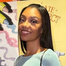 Danielle Wright (@dvniellewright)