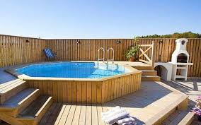 Piscina De Pallet Como Fazer E 60 Inspiracoes Com Fotos Criativas Pallet Pool Swimming Pool Decks Swimming Pools