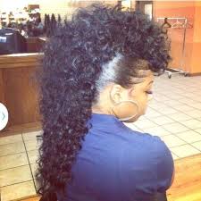 First, you need to be very cautious about centring the hair correctly. Frisuren 2020 Hochzeitsfrisuren Nageldesign 2020 Kurze Frisuren Mohawk Hairstyles Braided Mohawk Hairstyles Hair