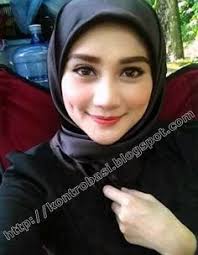 Wawa zainal sengaja mengurangkan aktiviti seni kerana ingin memberi tumpuan membesarkan anak. 23 Wawa Zainal Ideas Wawa Hijab Hijab Fashion