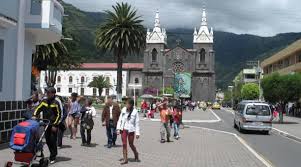 La ciudad turística de está ubicado en un valle con cascadas y aguas termales a lado del volcán tungurahua con una altura de 5.016 metros. Banos De Agua Santa Regresara A Semaforo Rojo Por Incremento De Casos De Covid 19 El Comercio