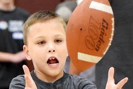 Vontae Clark's 144 yards, 3 TDs highlight Glenbard South's blowout of West  Chicago