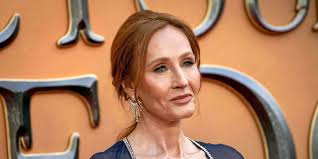 Qu'est-ce que l'affaire Scarlet Blake, pour laquelle J. K. Rowling est de  nouveau accusée de transphobie ?