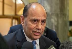 'Insult to the nation': Broadcasting Minister slams Winston Peters after  trainwreck interview